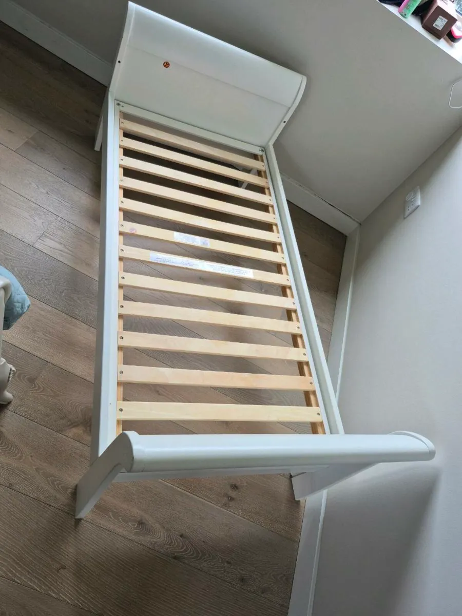 Mama and Papas Cot Bed - Image 2
