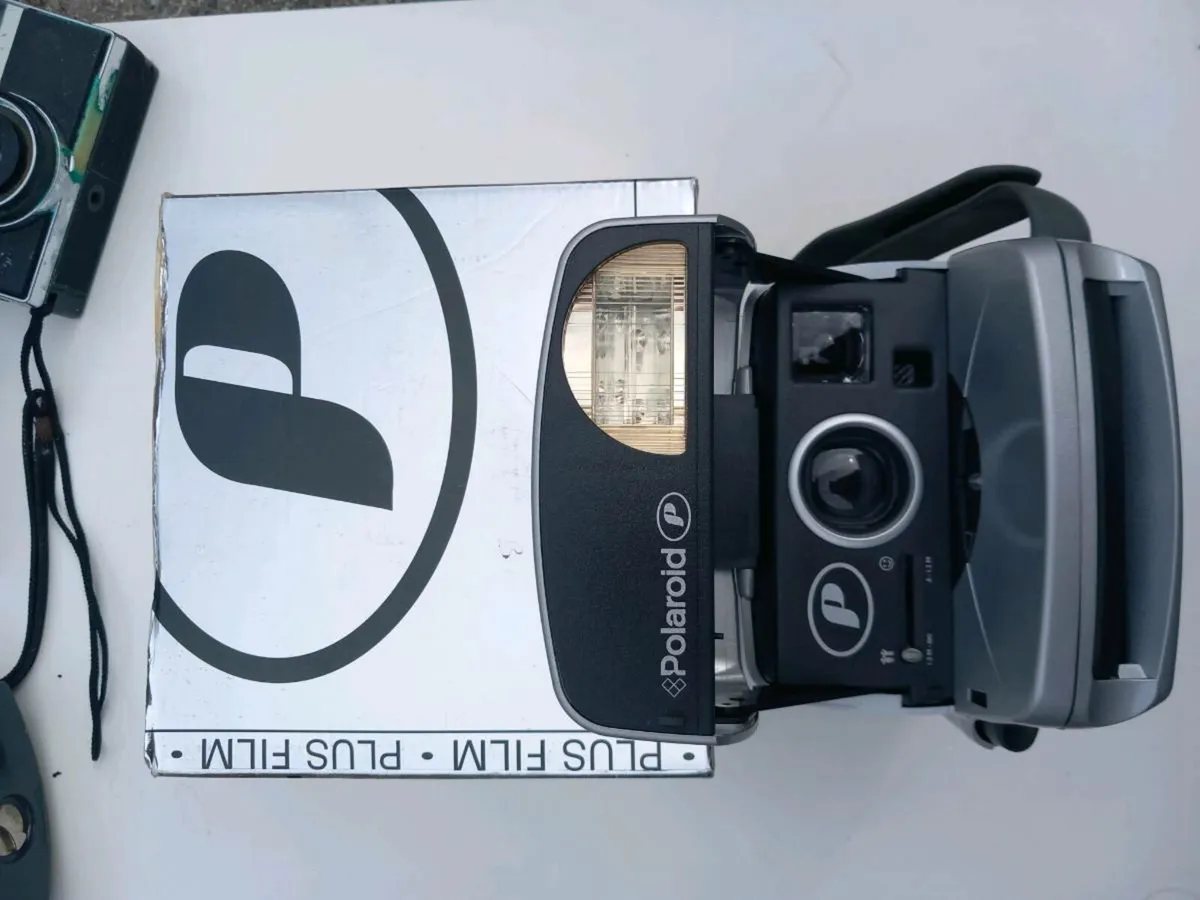 Old cameras - Image 3