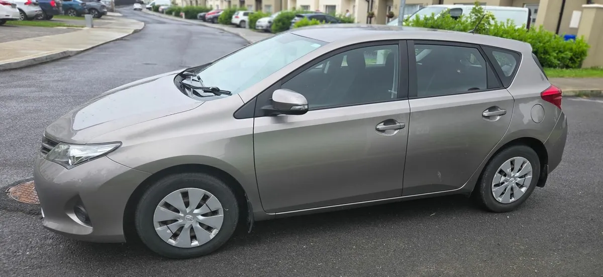 Toyota Auris 2013– €5,500 - Image 1