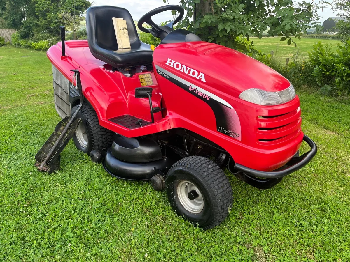 Honda 2417 20hp 40 inch cut ride on lawnmower - Image 1
