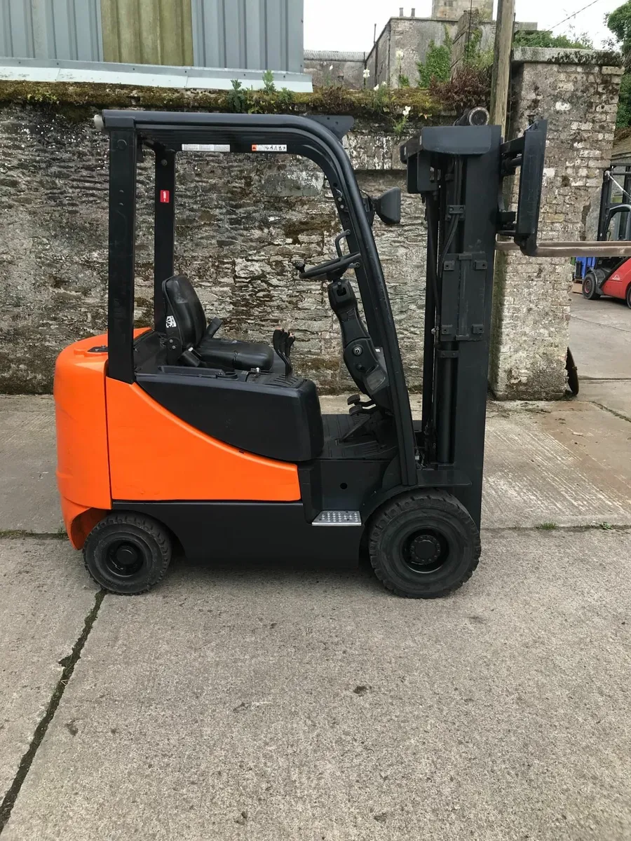 Forklift - Image 4