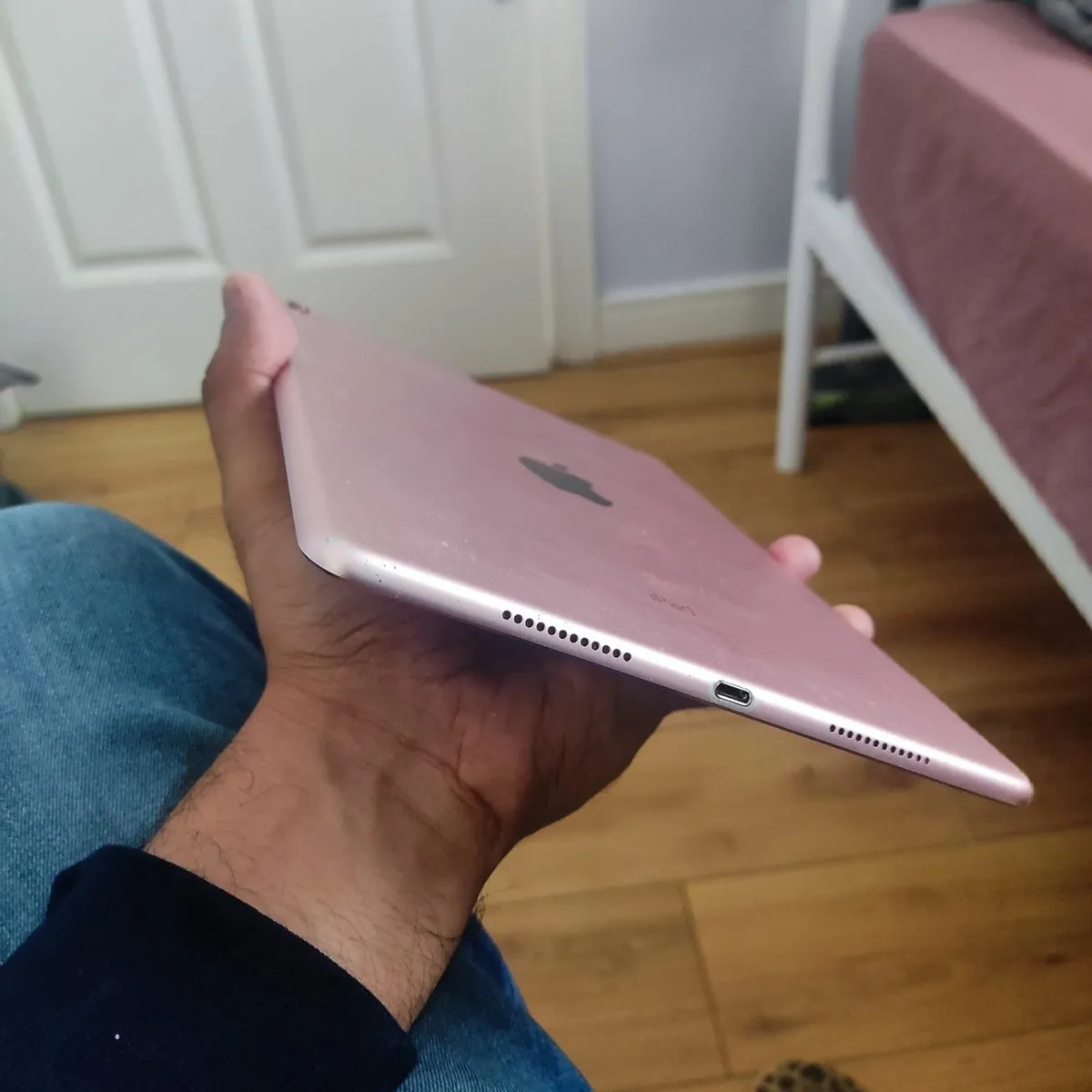 iPad Pro 10.7 inches - Image 2