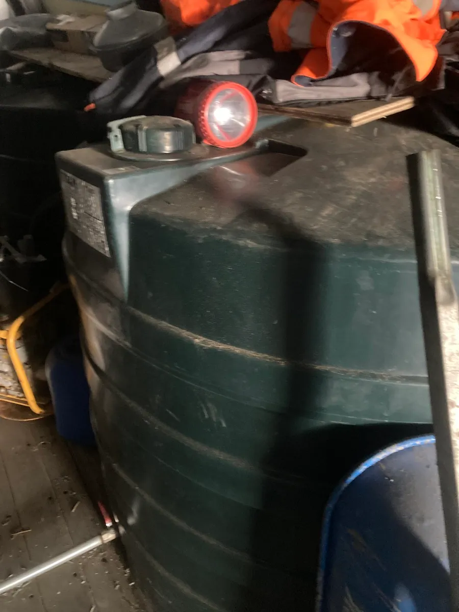 Pump and diesel tanks - Image 1