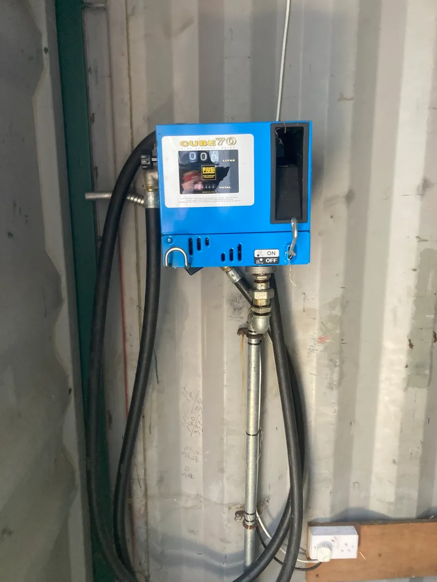 Pump and diesel tanks - Image 4