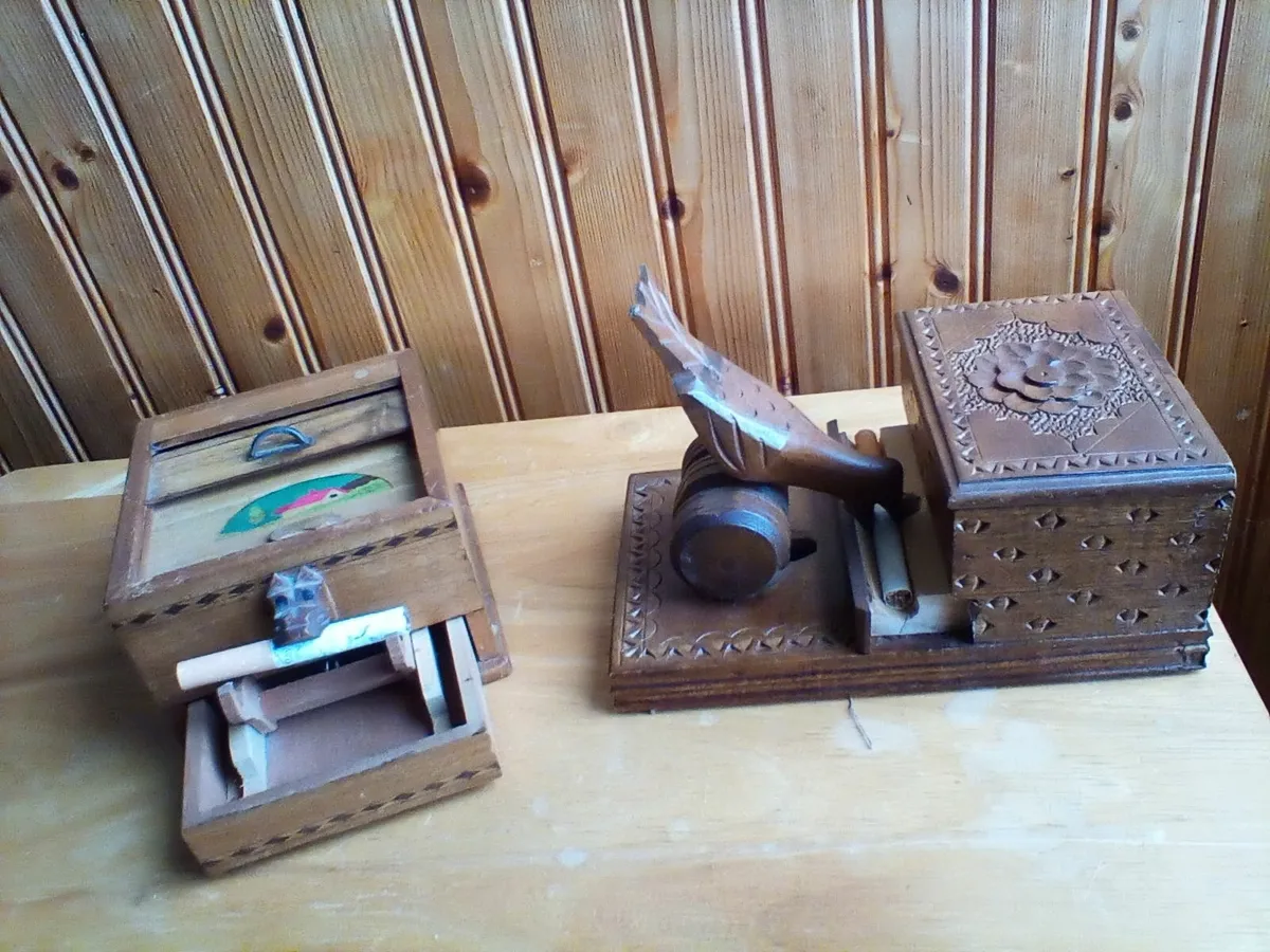 Two old dispensers - Image 2