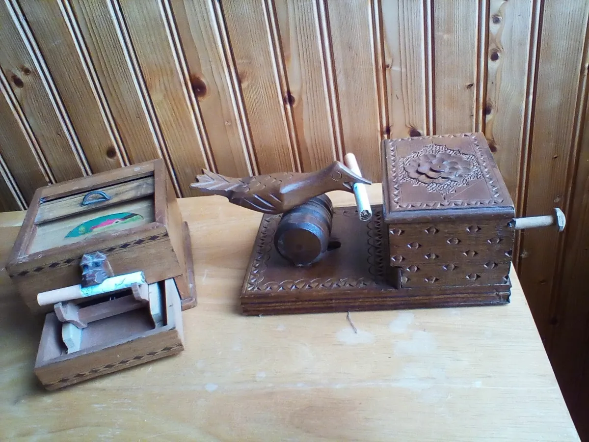 Two old dispensers - Image 3