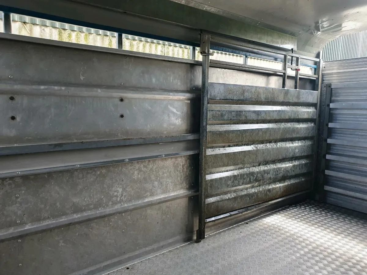 Cattle trailer - Image 1