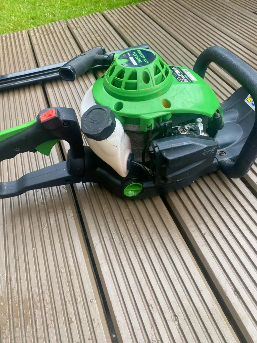 Hedge trimmer - Image 1