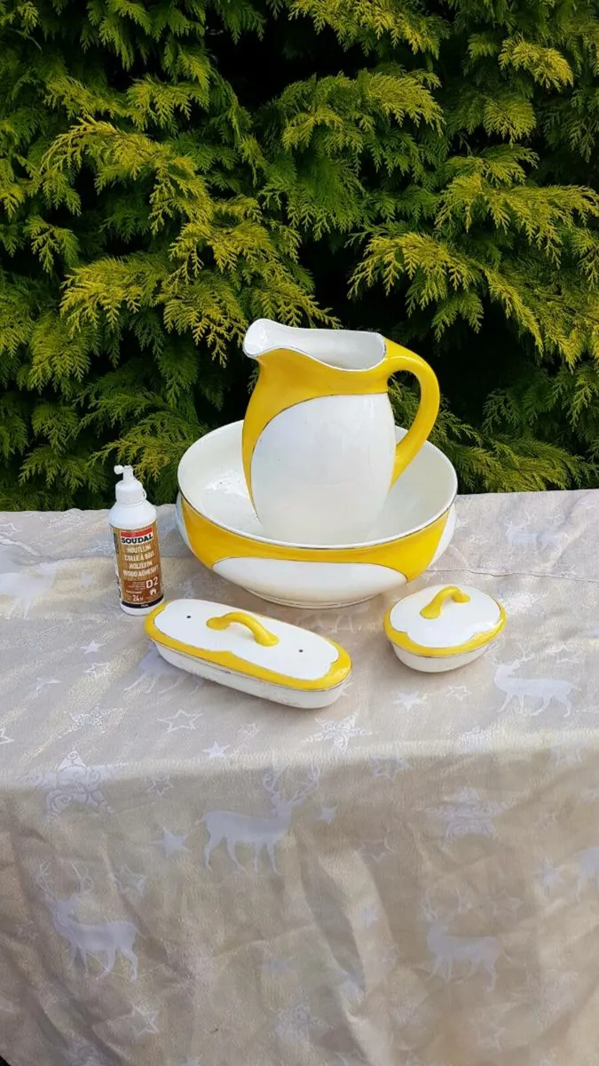 Vinrage ceramic washing bassin