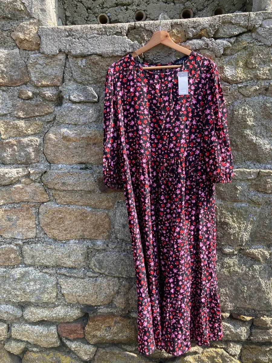 Ladies Dress NEW - Image 1