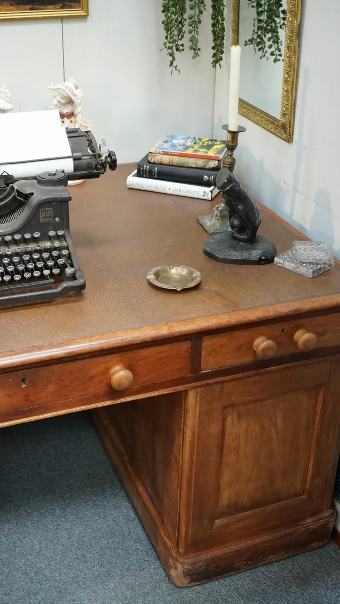 🪑 Antique Light Mahogany Partner’s Desk - Image 4