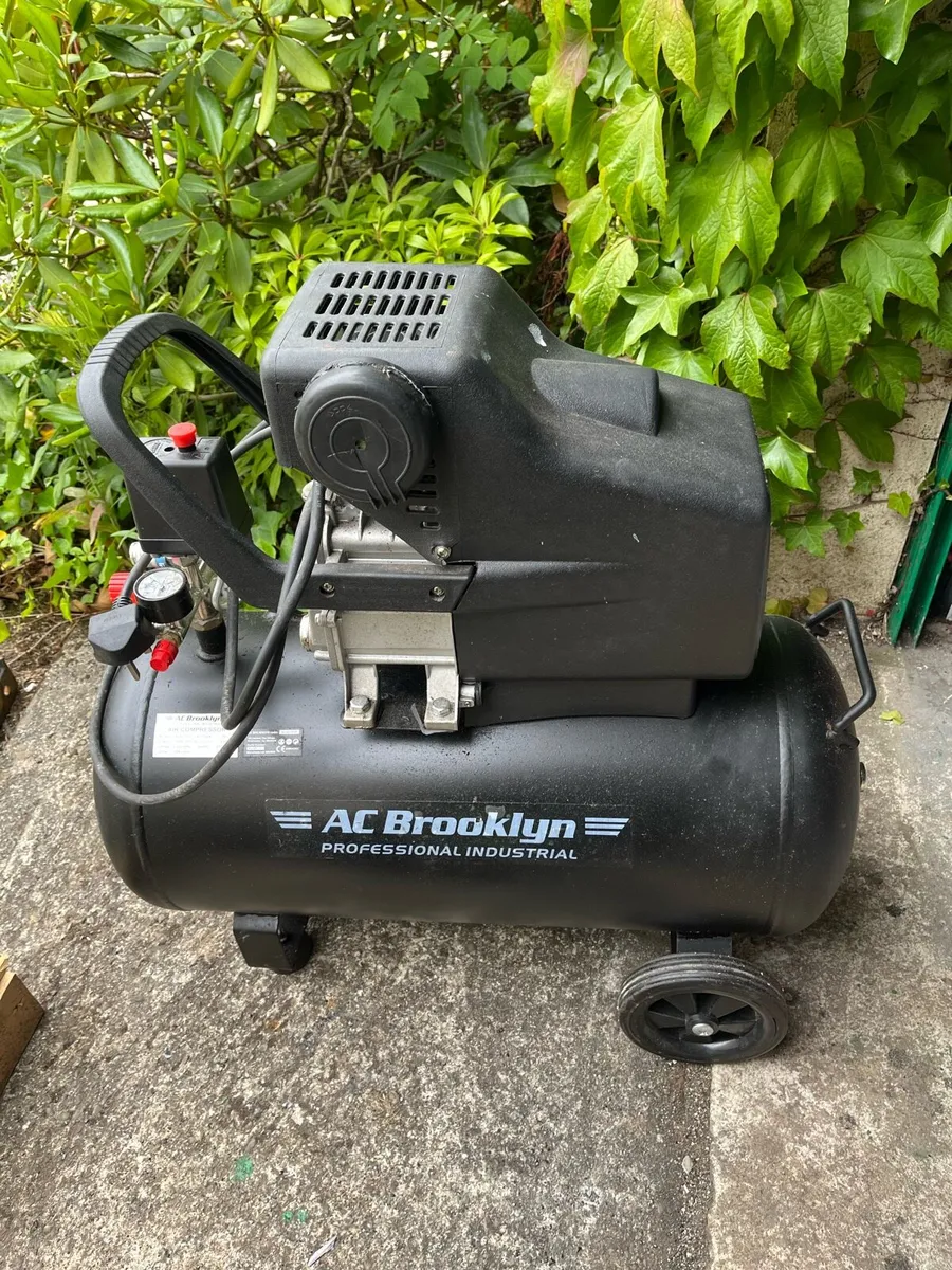 PROFESSIONAL AIR COMPRESSOR 2 HP 8 BAR 50 LITRE T - Image 1