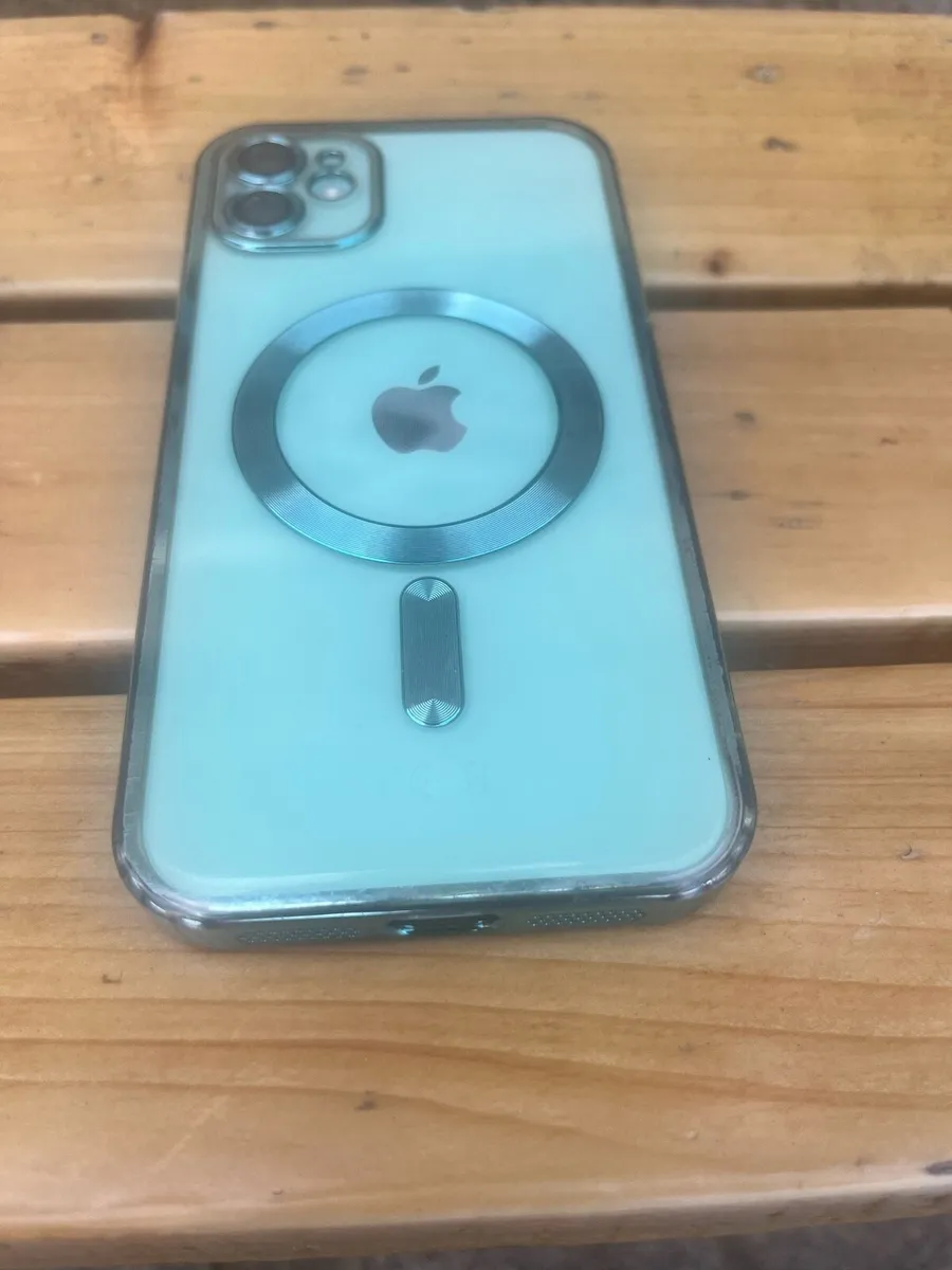 iPhone 11 - Image 3