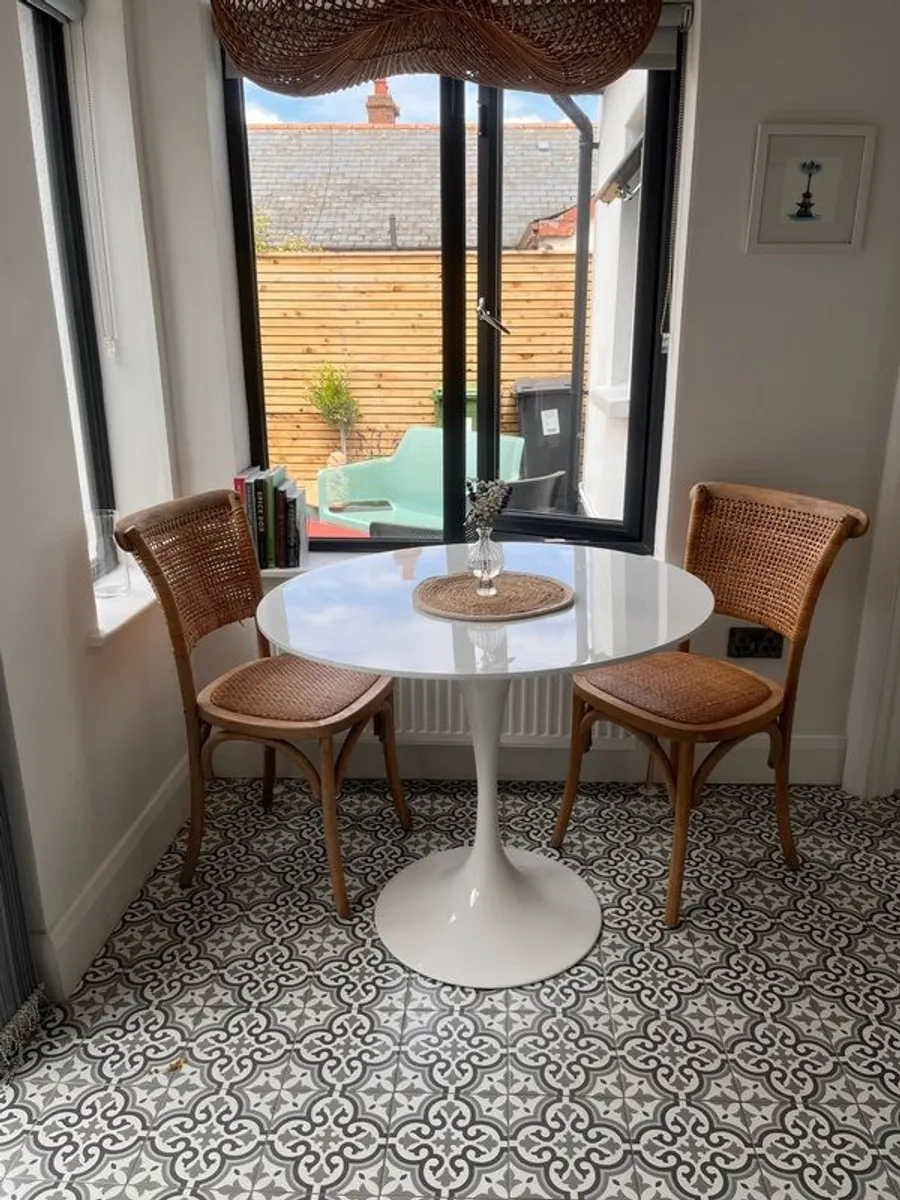 Eero Saarinen Tulip Style Table - White Top 90cm / Diameter - Image 3