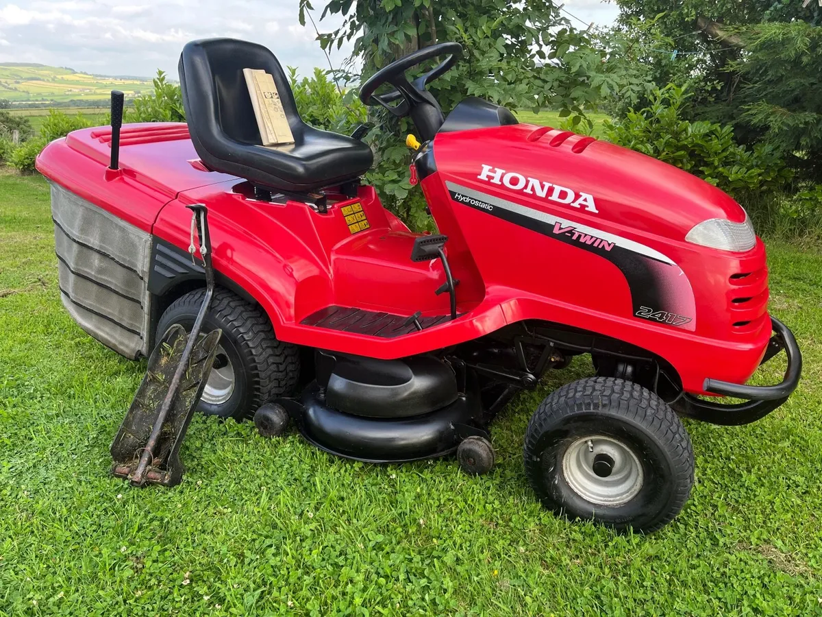 Honda 20hp 40inch cut hydrostatic ride on mower - Image 2