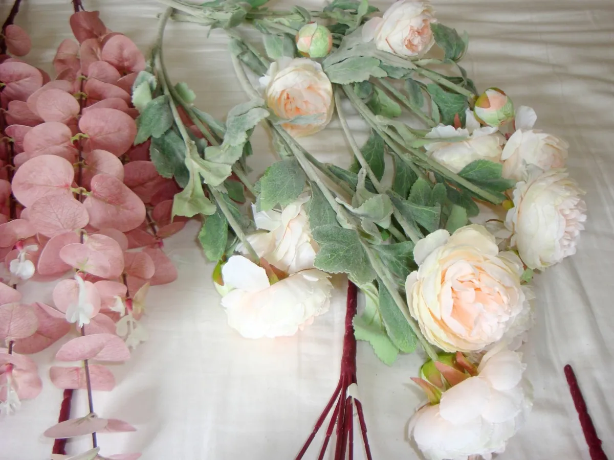 Bundle of 50 stems artificial flowers magnolia - Image 3
