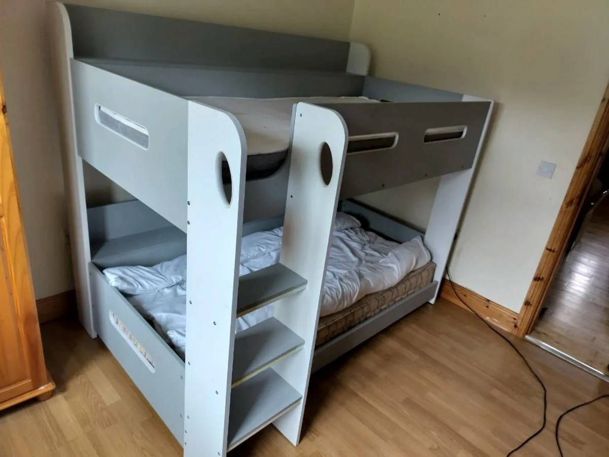 Bunk bed - Image 1