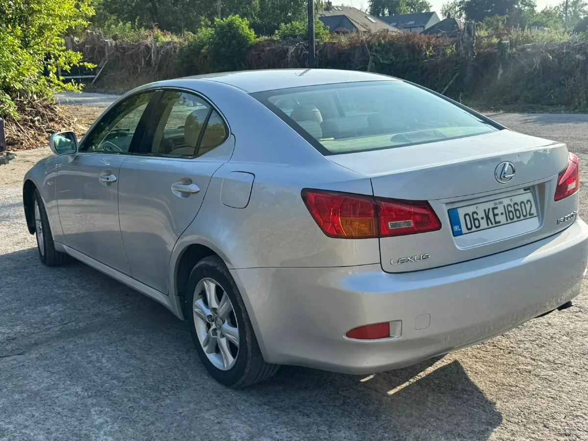 Lexus IS 2006 - Image 2