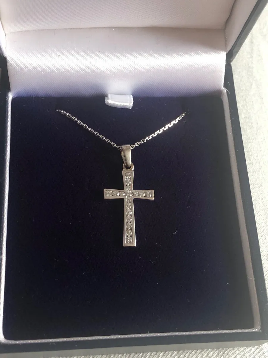 White gold cross & chain - Image 1