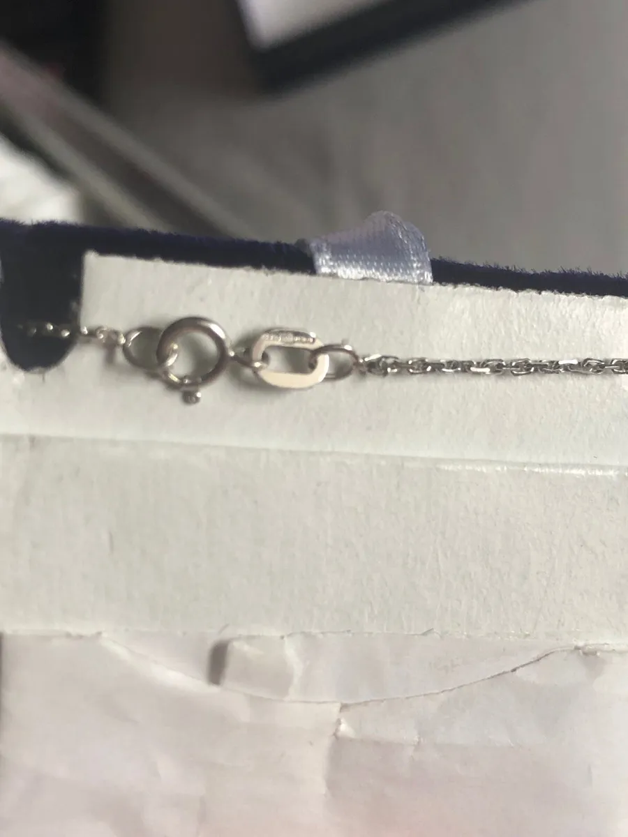 White gold cross & chain - Image 4