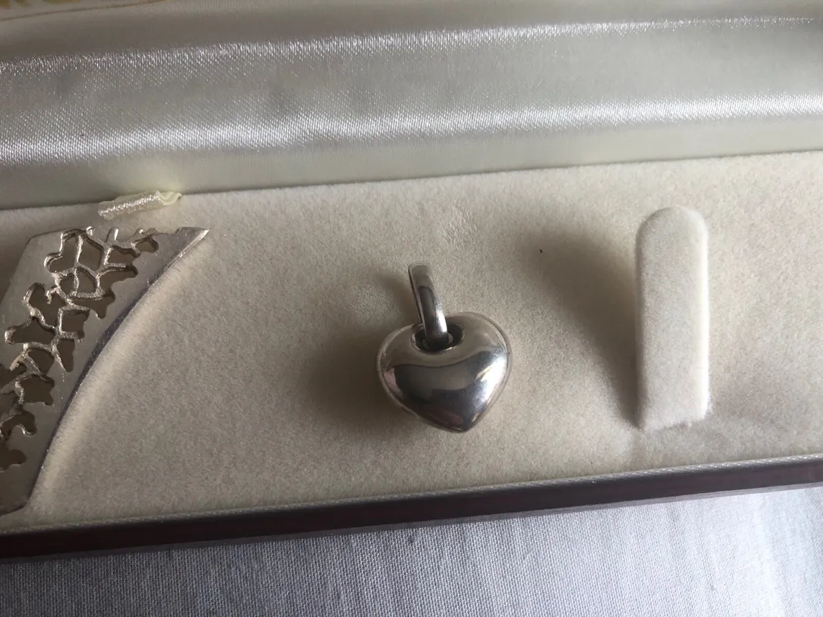 4 silver pendents - Image 2