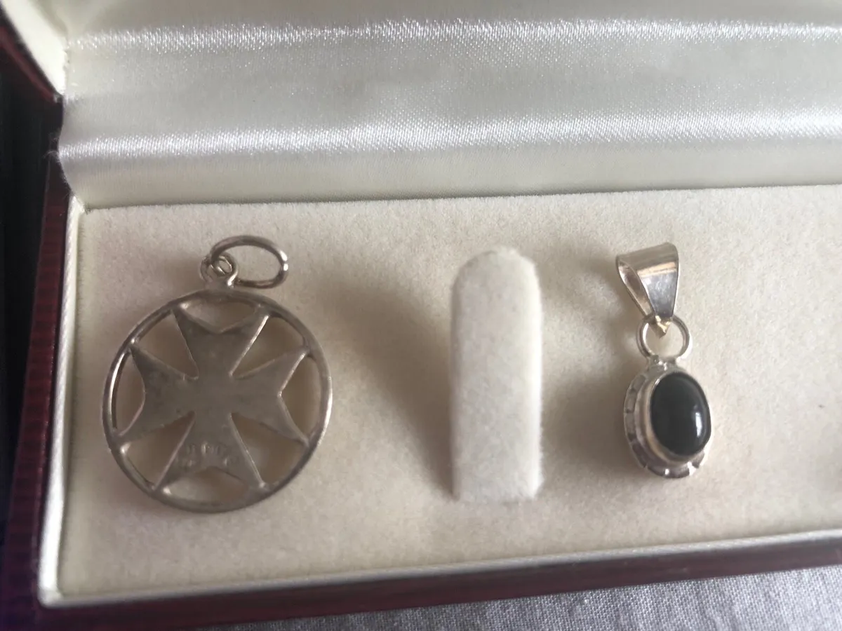 4 silver pendents - Image 4