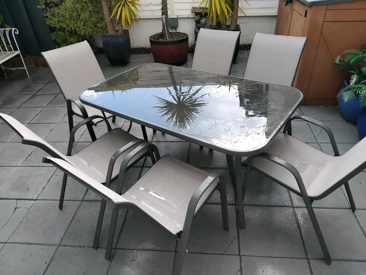 Garden table and chairs - Image 2