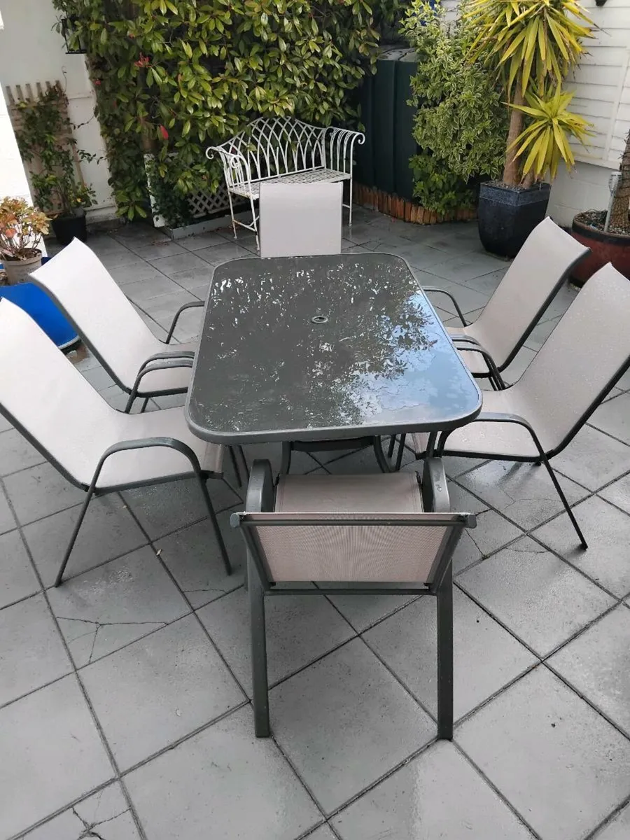 Garden table and chairs - Image 3