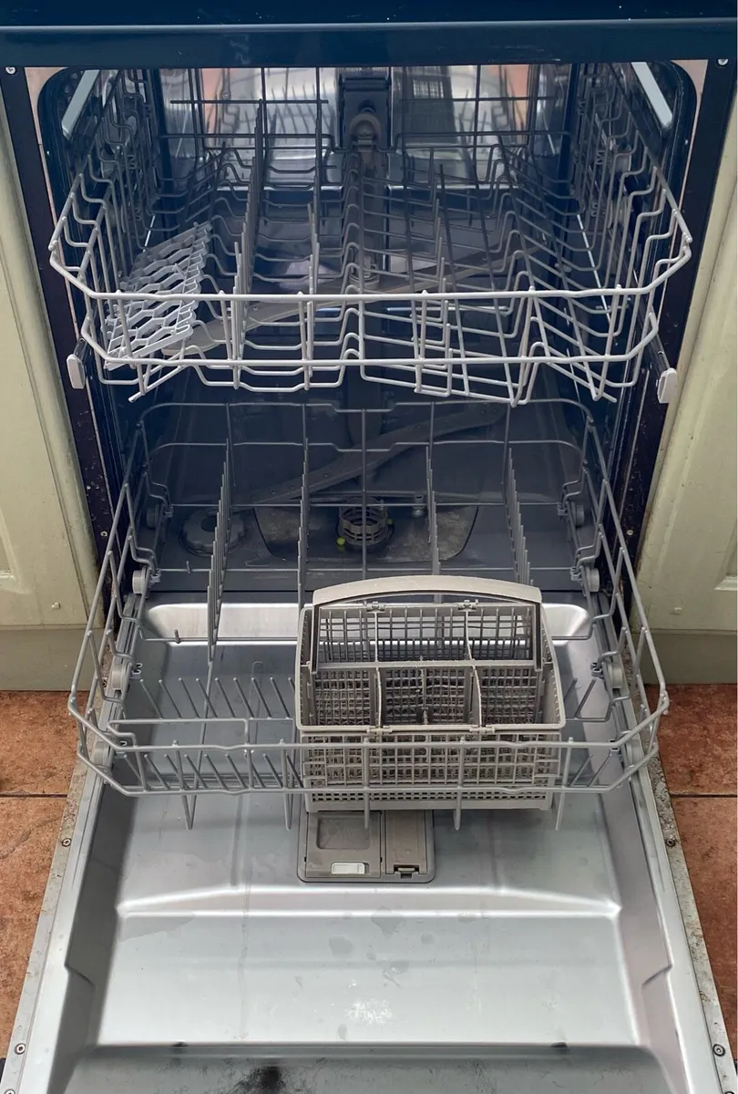 Dishwasher - Image 2