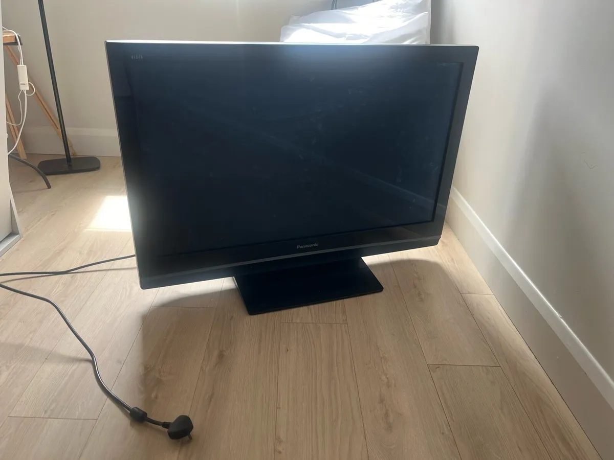 Panasonic 40” tv - Image 2