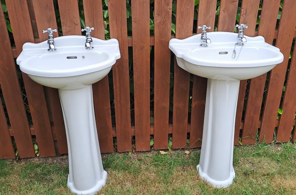 Bathroom sink with taps - Image 1