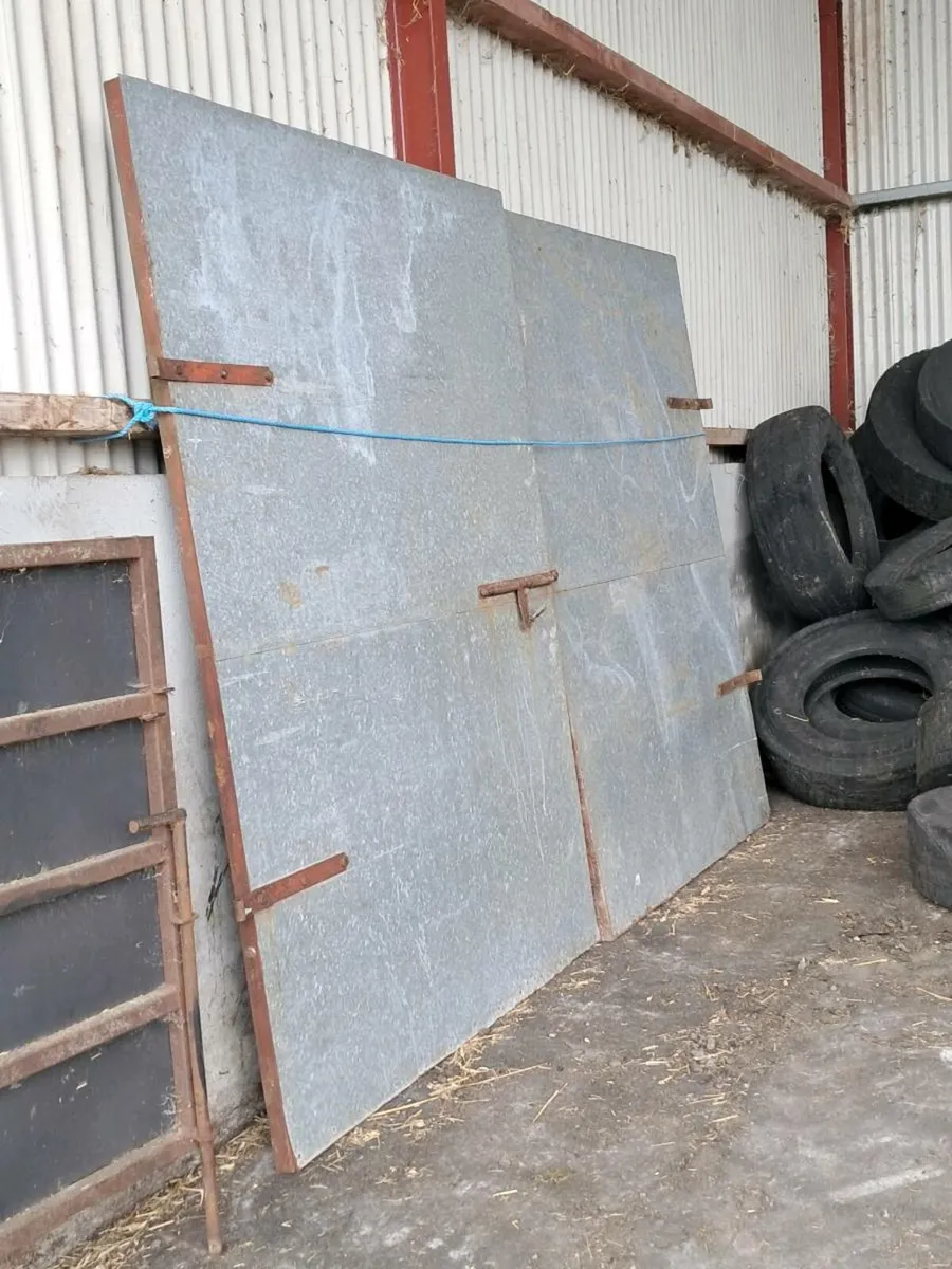 2 half hinged doors - Image 2