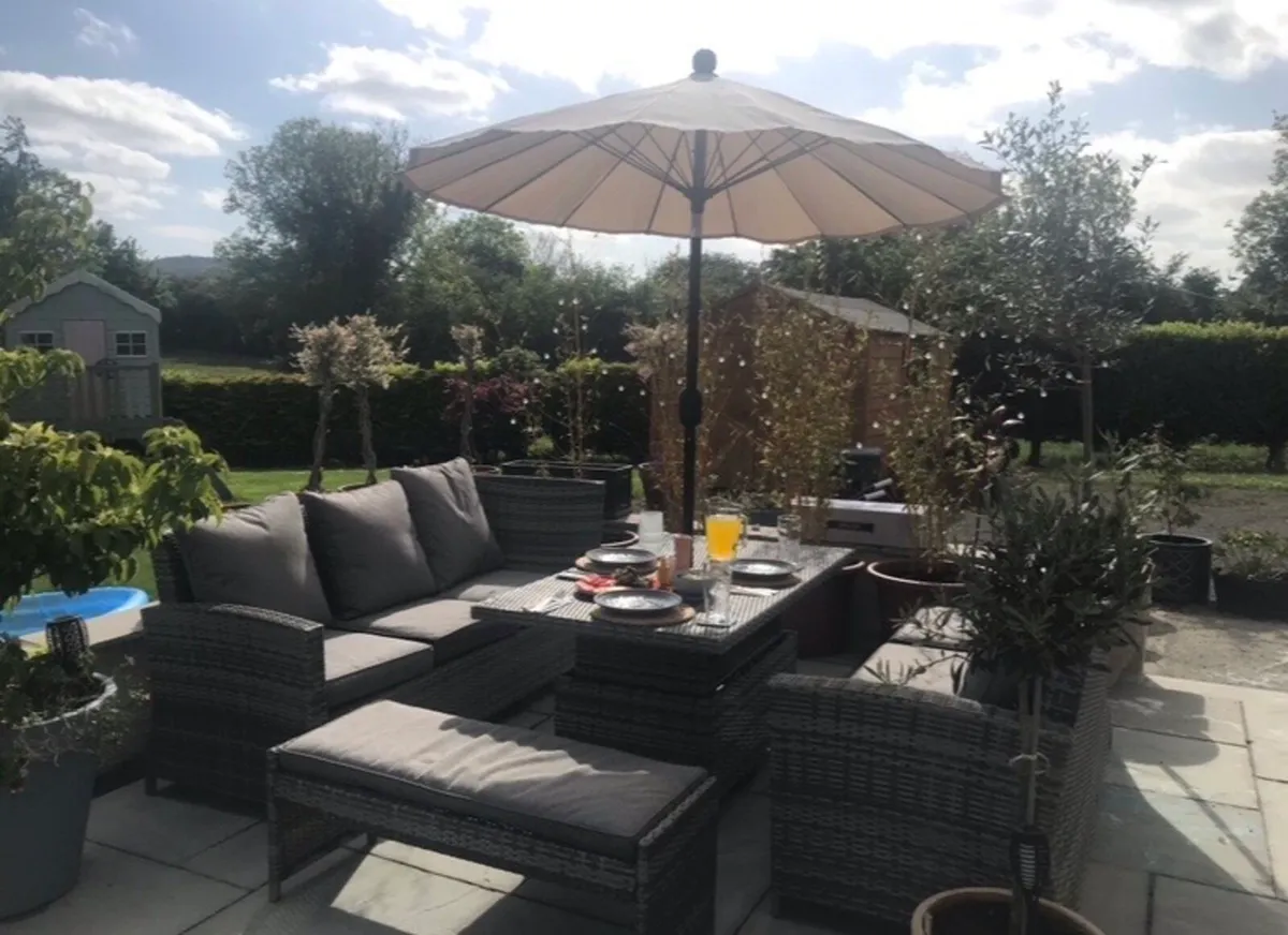 Garden furniture - Image 1