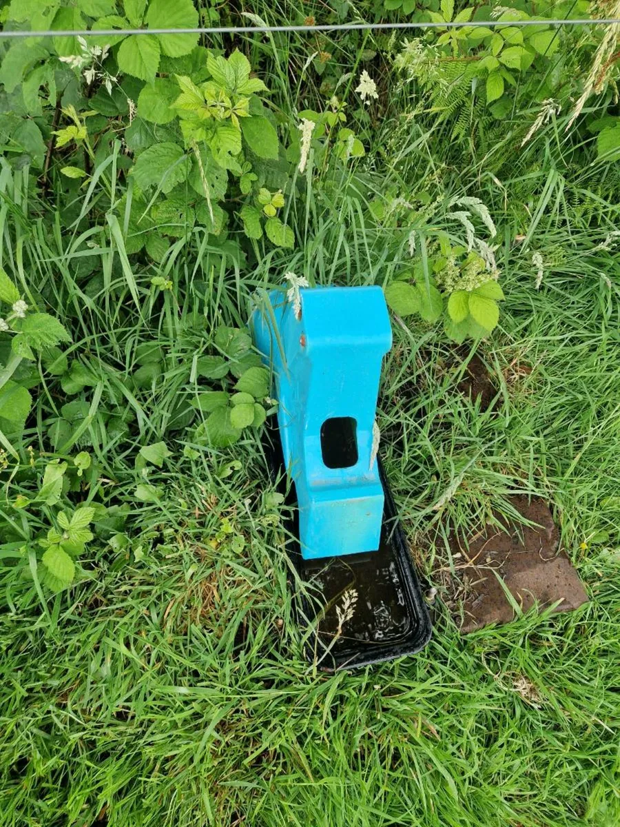 Push pump water trough - Image 2