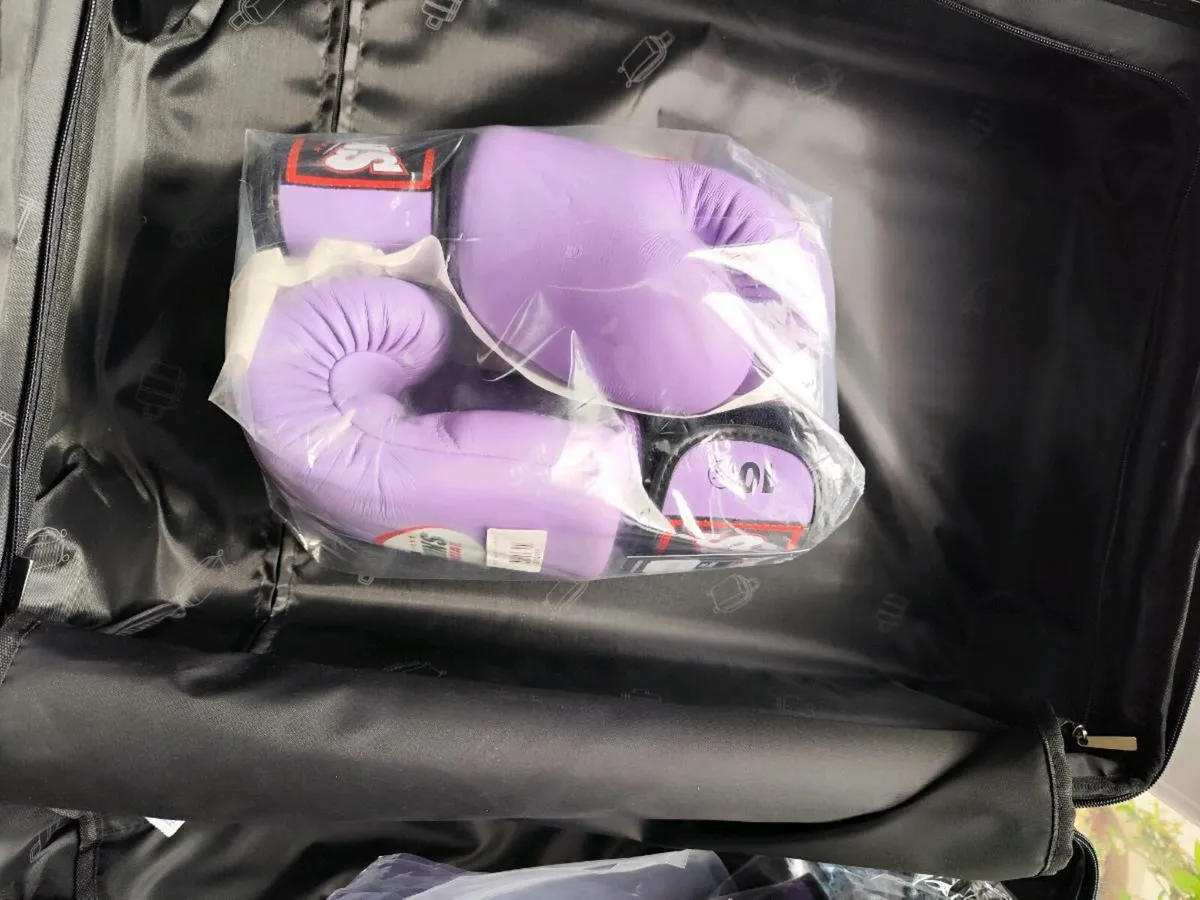 Twins gloves and shingaurds - Image 4