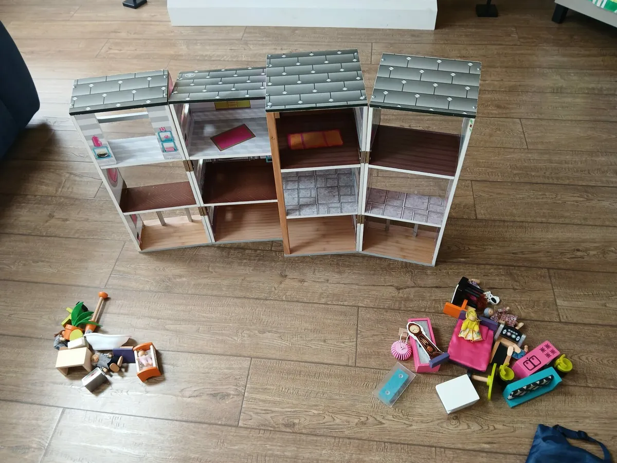 Studio Doll's House - Image 3