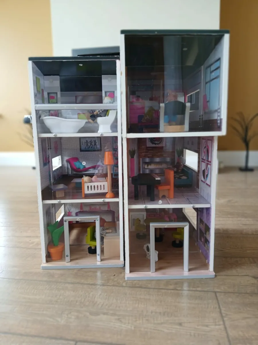 Studio Doll's House - Image 4