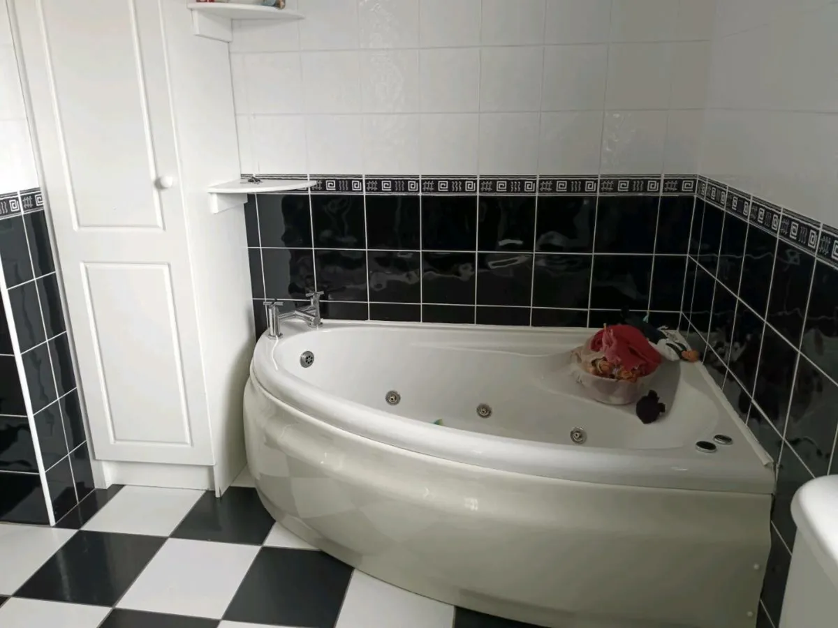 FREE Bathroom Ware - Image 2