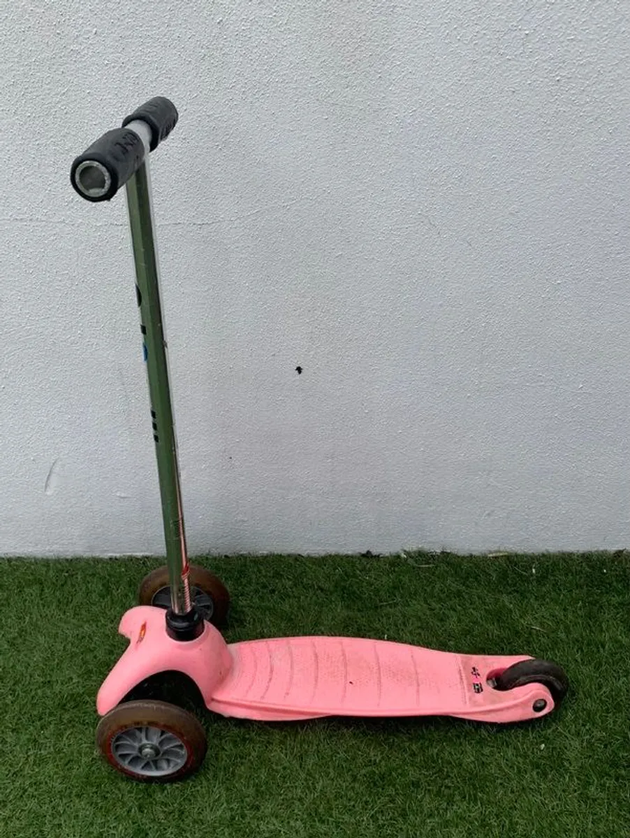 Mini Micro Scooter & Free Micro Scooter Hand Warmers - Image 2