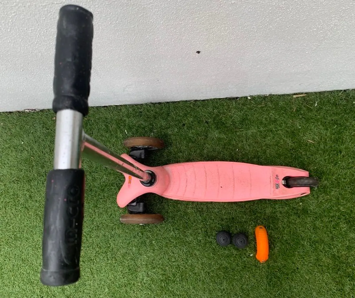 Mini Micro Scooter & Free Micro Scooter Hand Warmers - Image 3