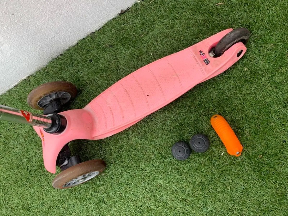 Mini Micro Scooter & Free Micro Scooter Hand Warmers - Image 4