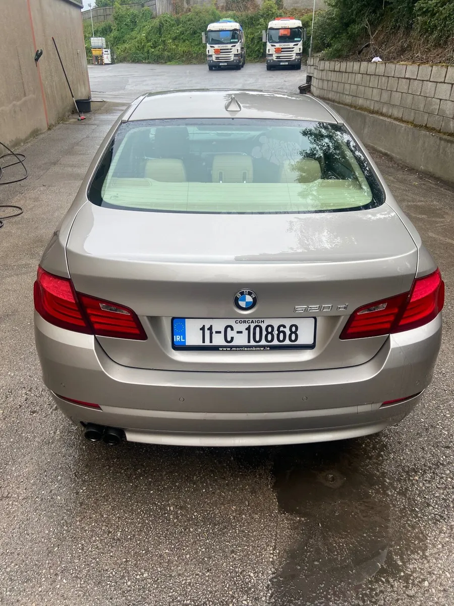 BMW 5-Series 2011 - Image 3
