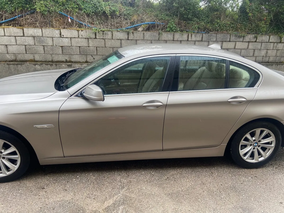 BMW 5-Series 2011 - Image 4