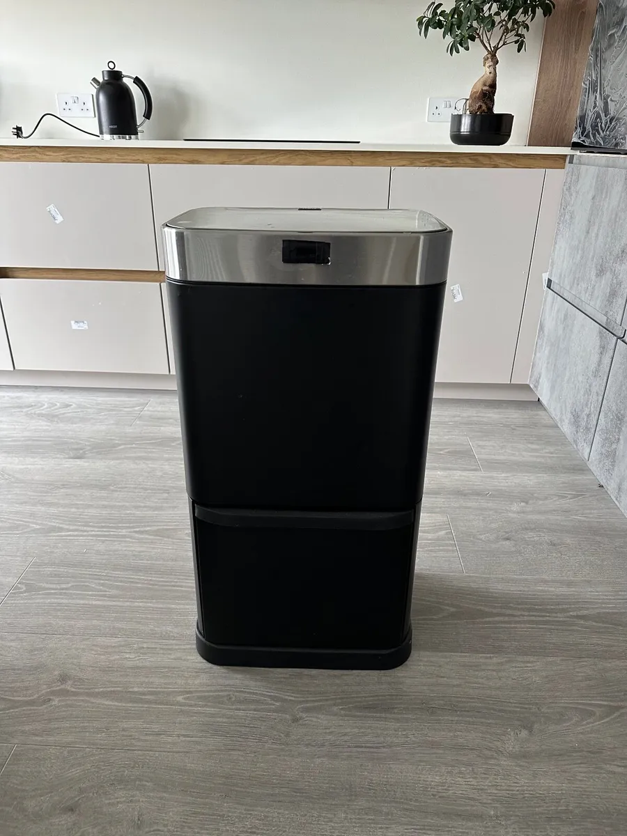 Motion sensor bin - Image 1