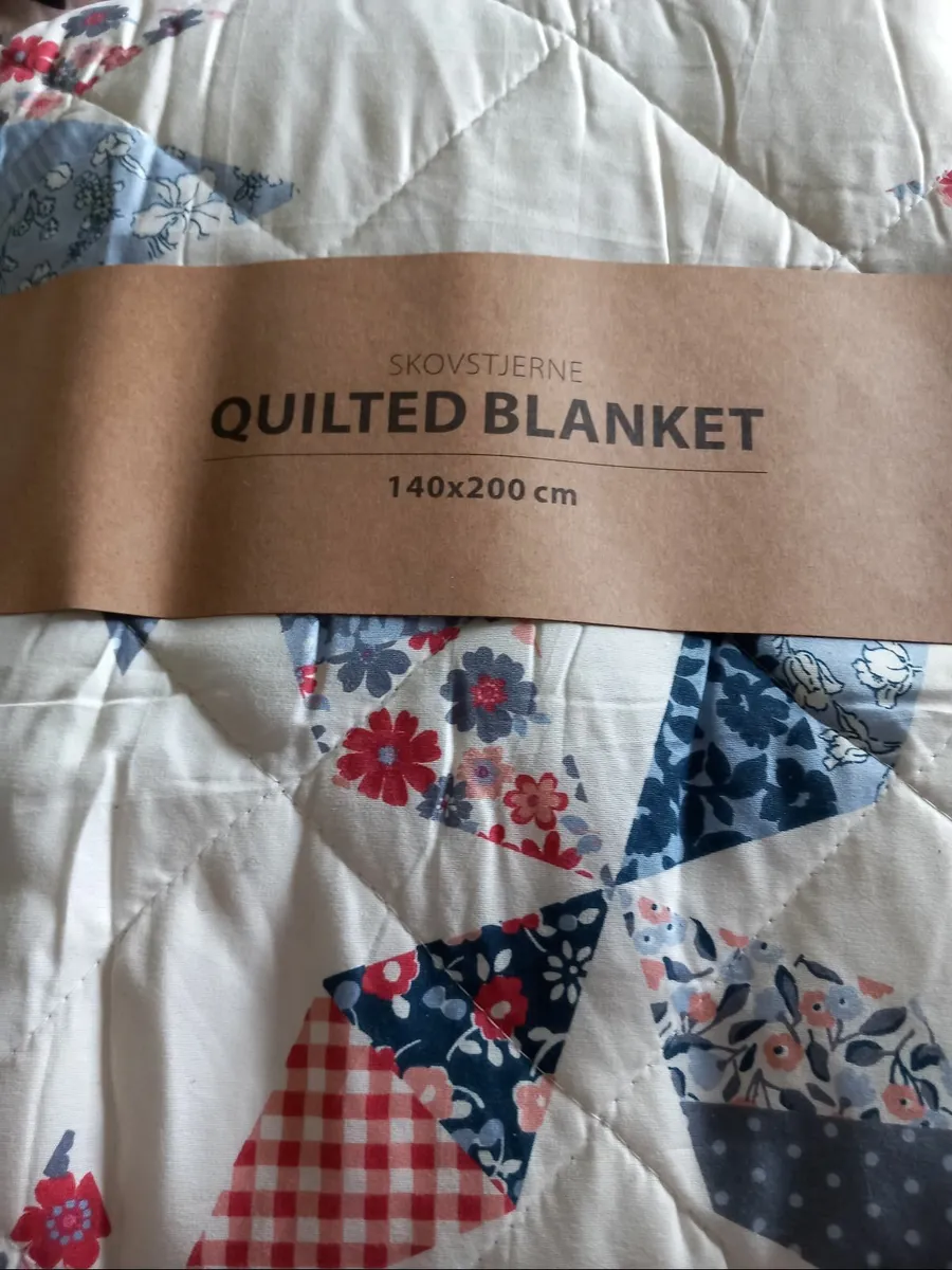 Throws, sheets, - Image 1