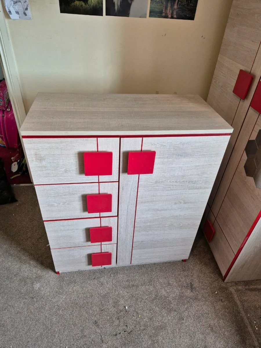 Bedroom furniture - Image 1