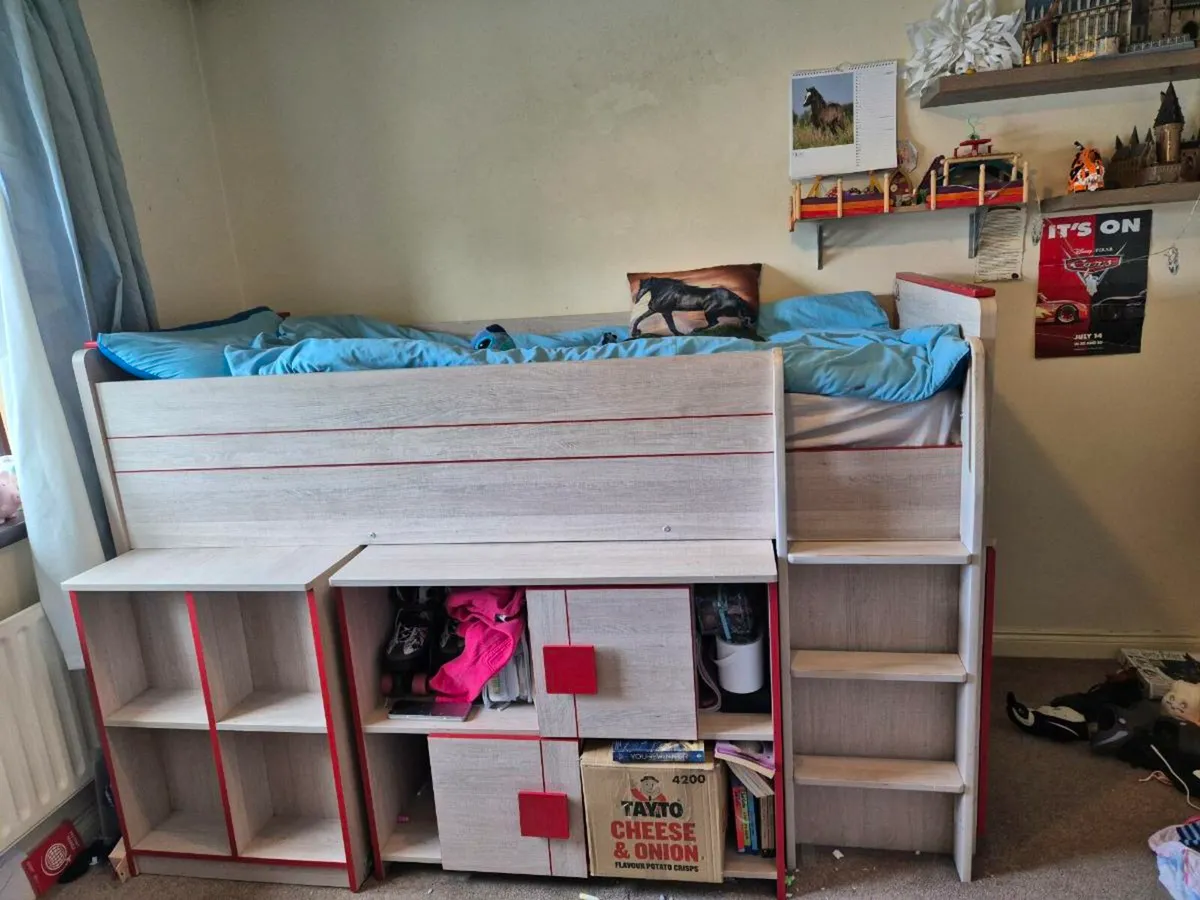Bedroom furniture - Image 4