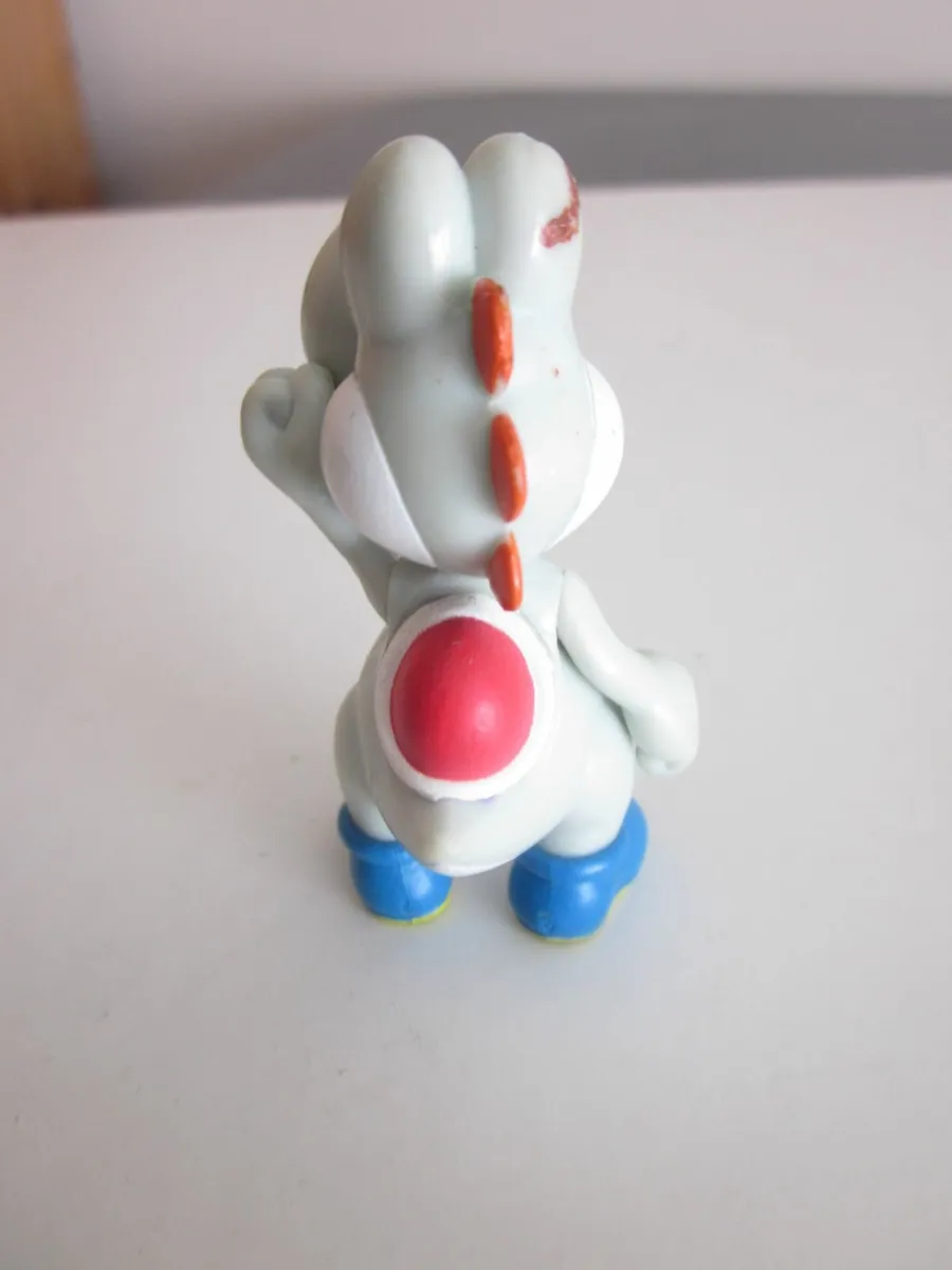 2022 Jakks Super Mario Yoshi Figure - Image 2