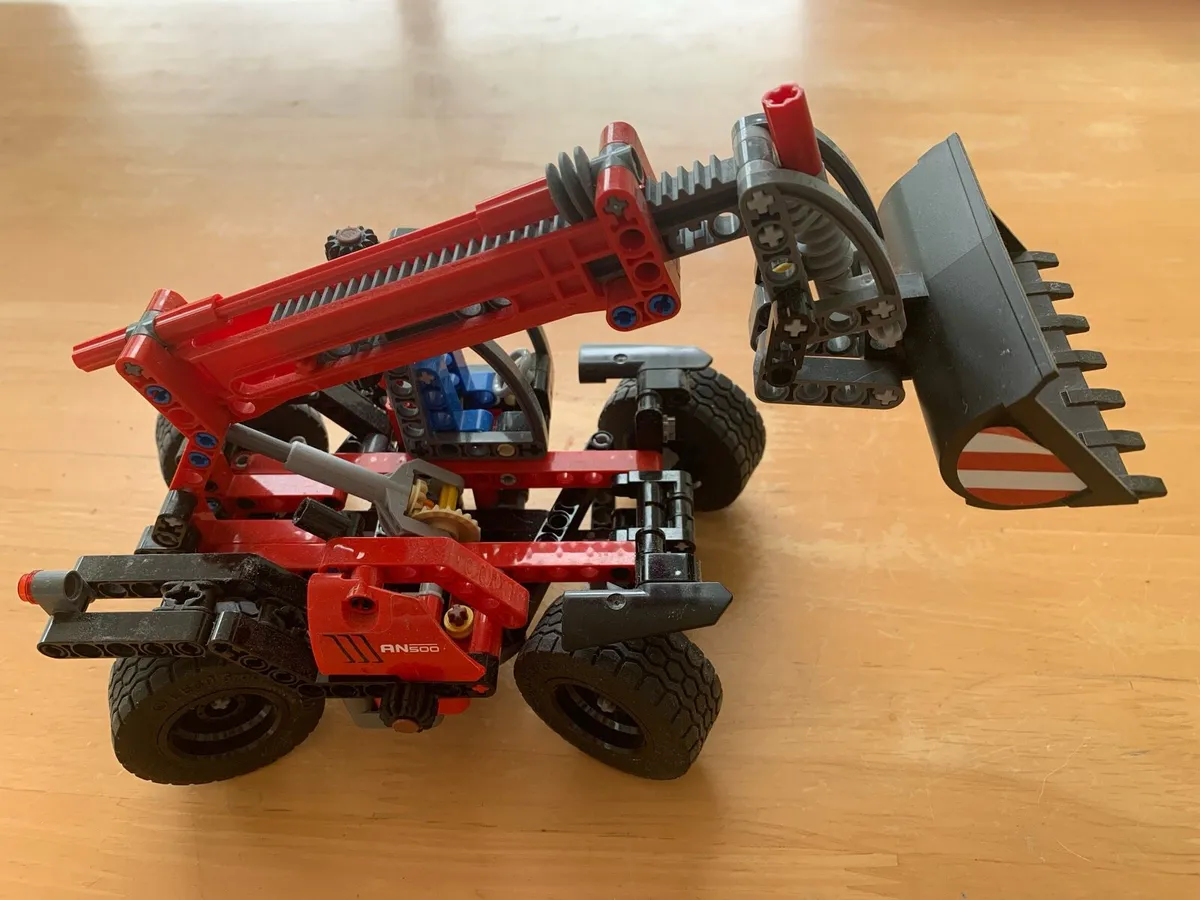 Lego Telehandler 2-in-1 set 42061 - Image 2