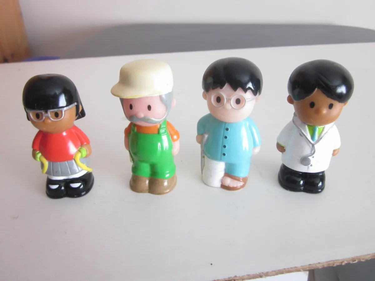 ELC Happyland x4 Figures - Image 1